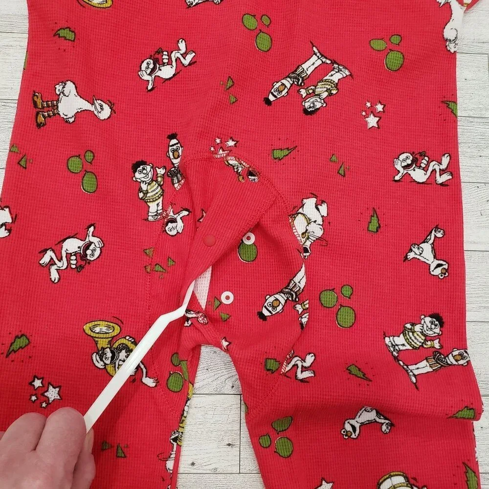 RARE Sesame Street Youth One Piece Pajamas Snap Up Thermal Red Size 6-7‎ Yrs NEW